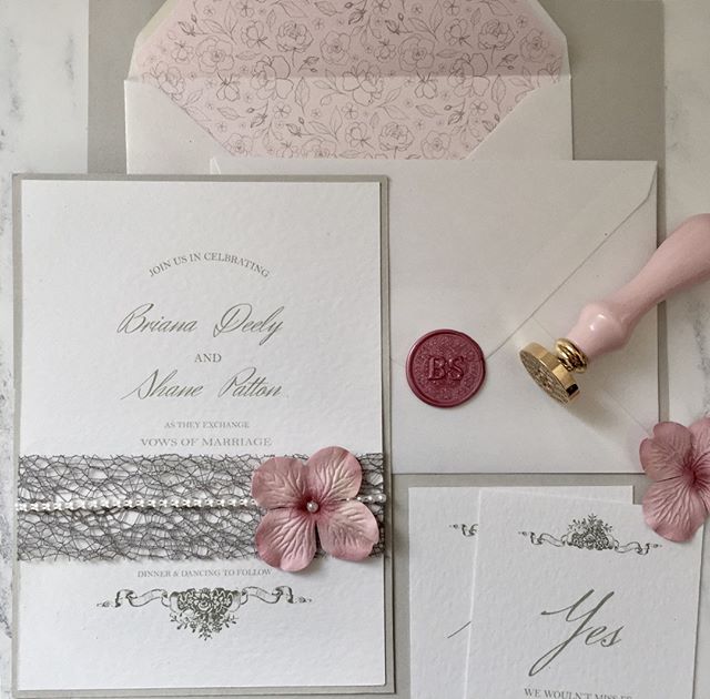 It’s all about the details! Printed handmade envelope liners, grey lace and pearl wrap, hydrangea petal and matching PERSONALISED wax seals for Briana and Shane ❤️ x